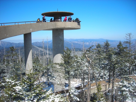 Clingman's_Dome_Tower_on_a_Sunny,_Snowy_Day.JPG